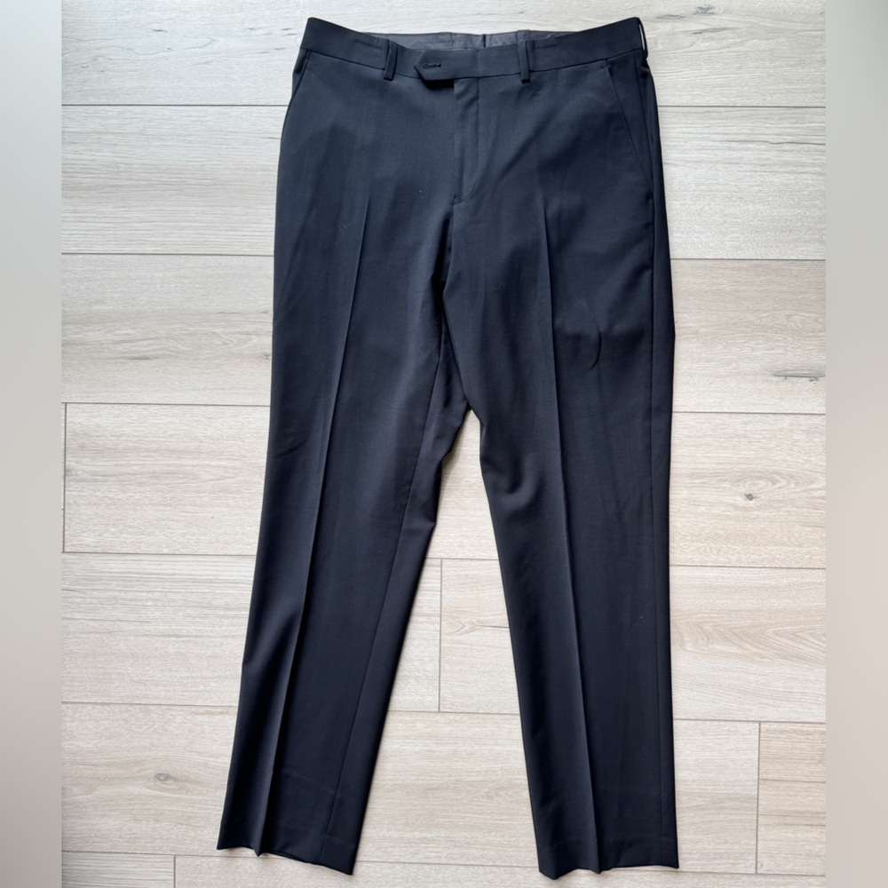 BAR III Men’s Slim Fit Suit Pants/Slacks. Size 33W, 32L. Black.